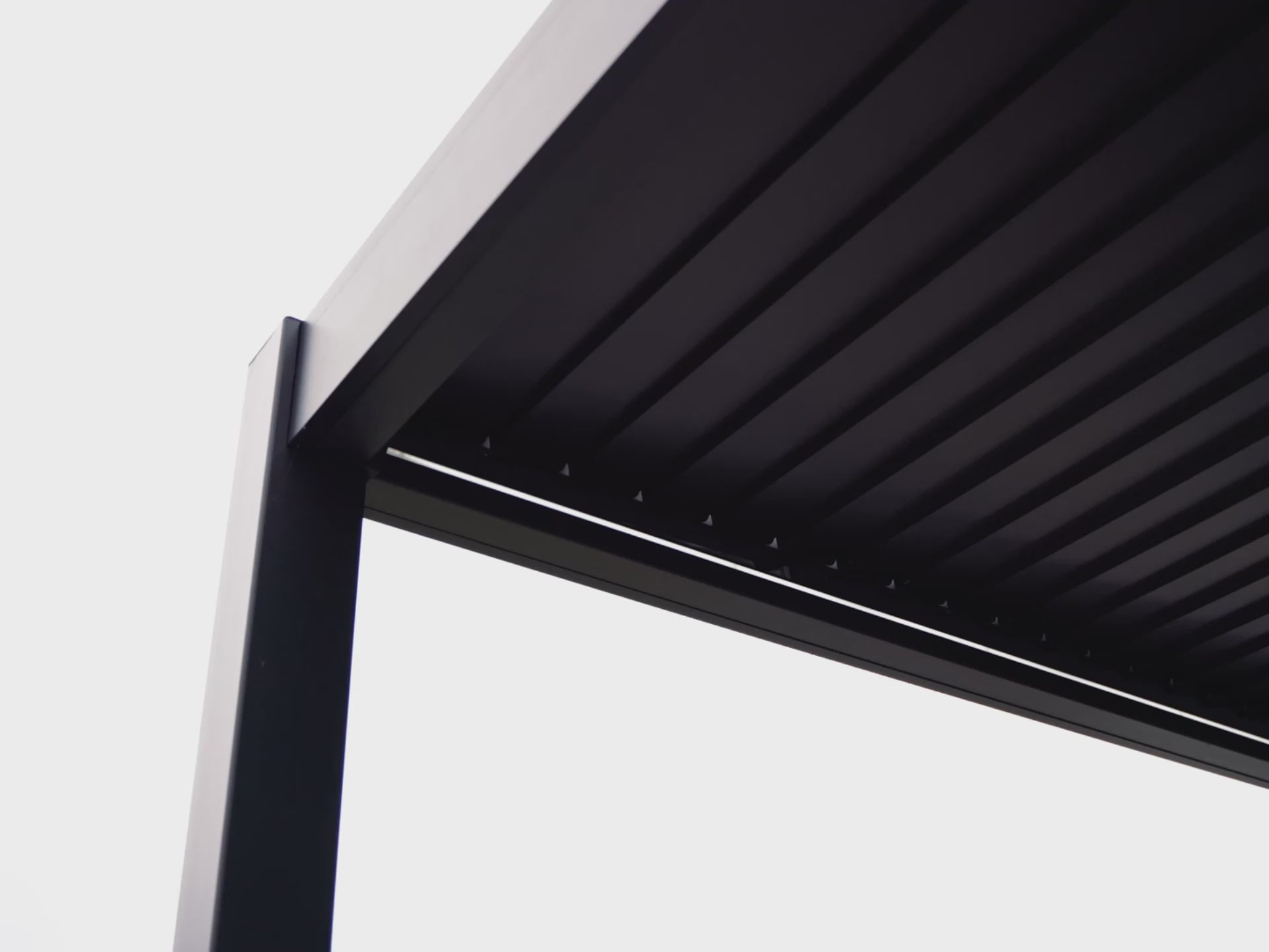 Skypergs Plus Pergola Aus Aluminium Mit Doppelten Lamellen